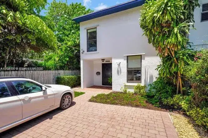 2869 W Trade Ave, Miami FL 33133 photo 2