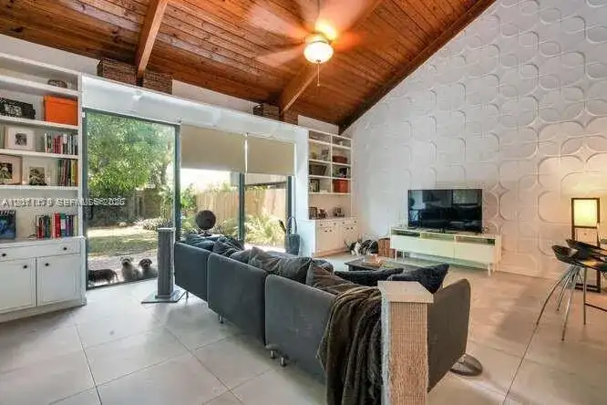 2869 W Trade Ave, Miami FL 33133 photo 4