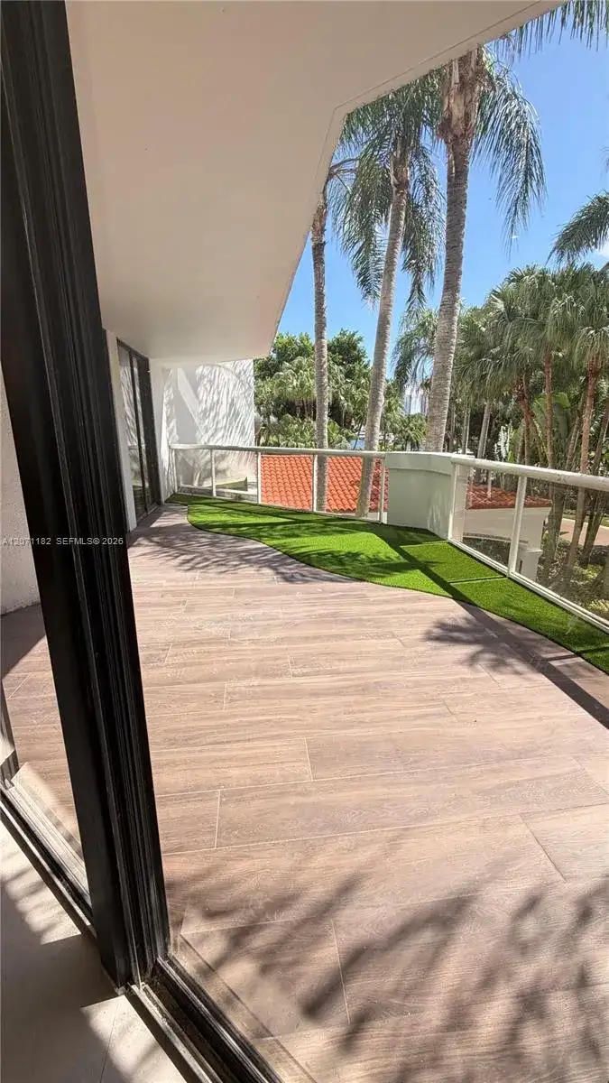 3610 Yacht Club Dr # 213, Aventura FL 33180 photo 2