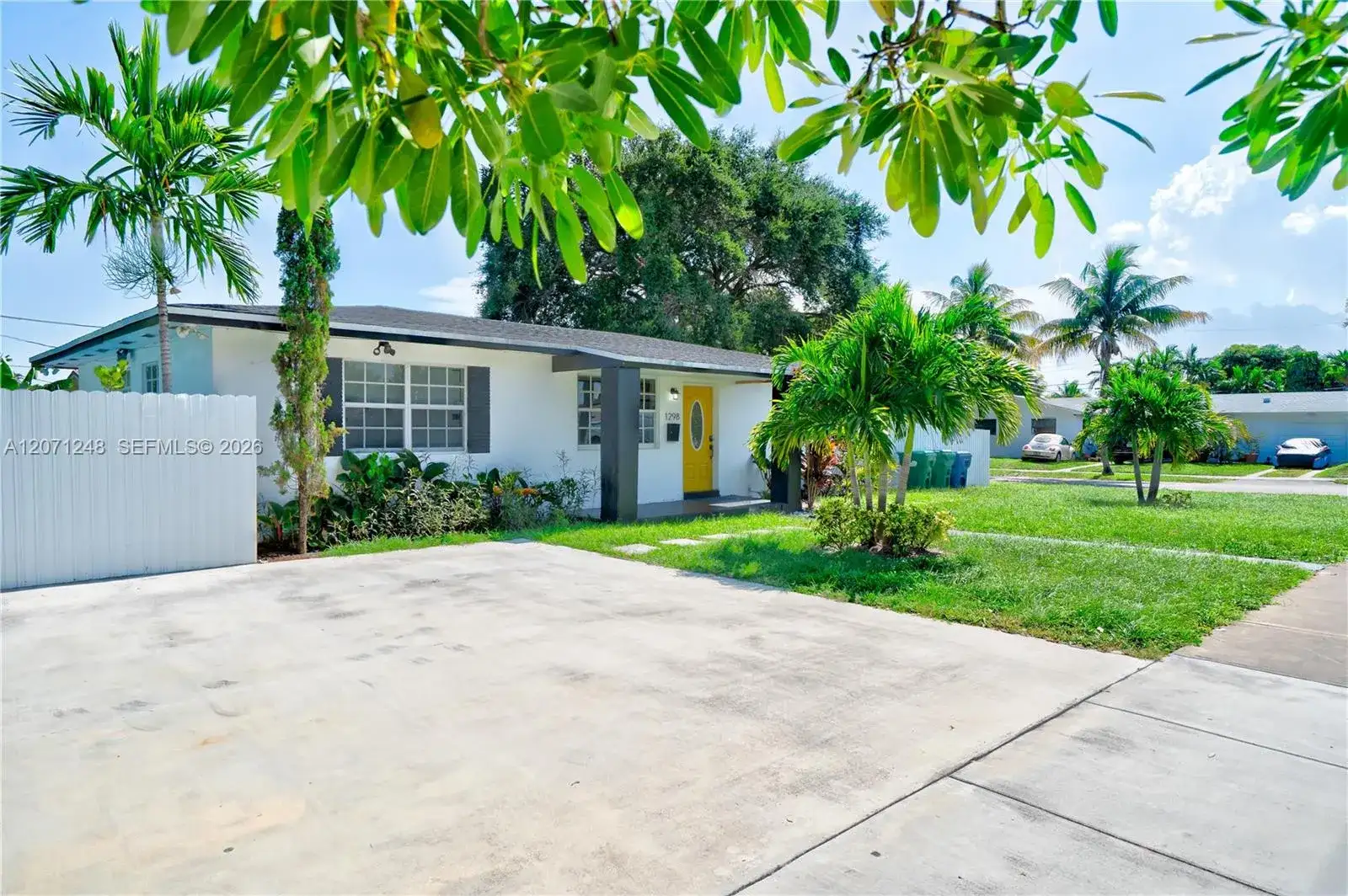 1298 NE 199th St, Miami FL 33179 photo 2