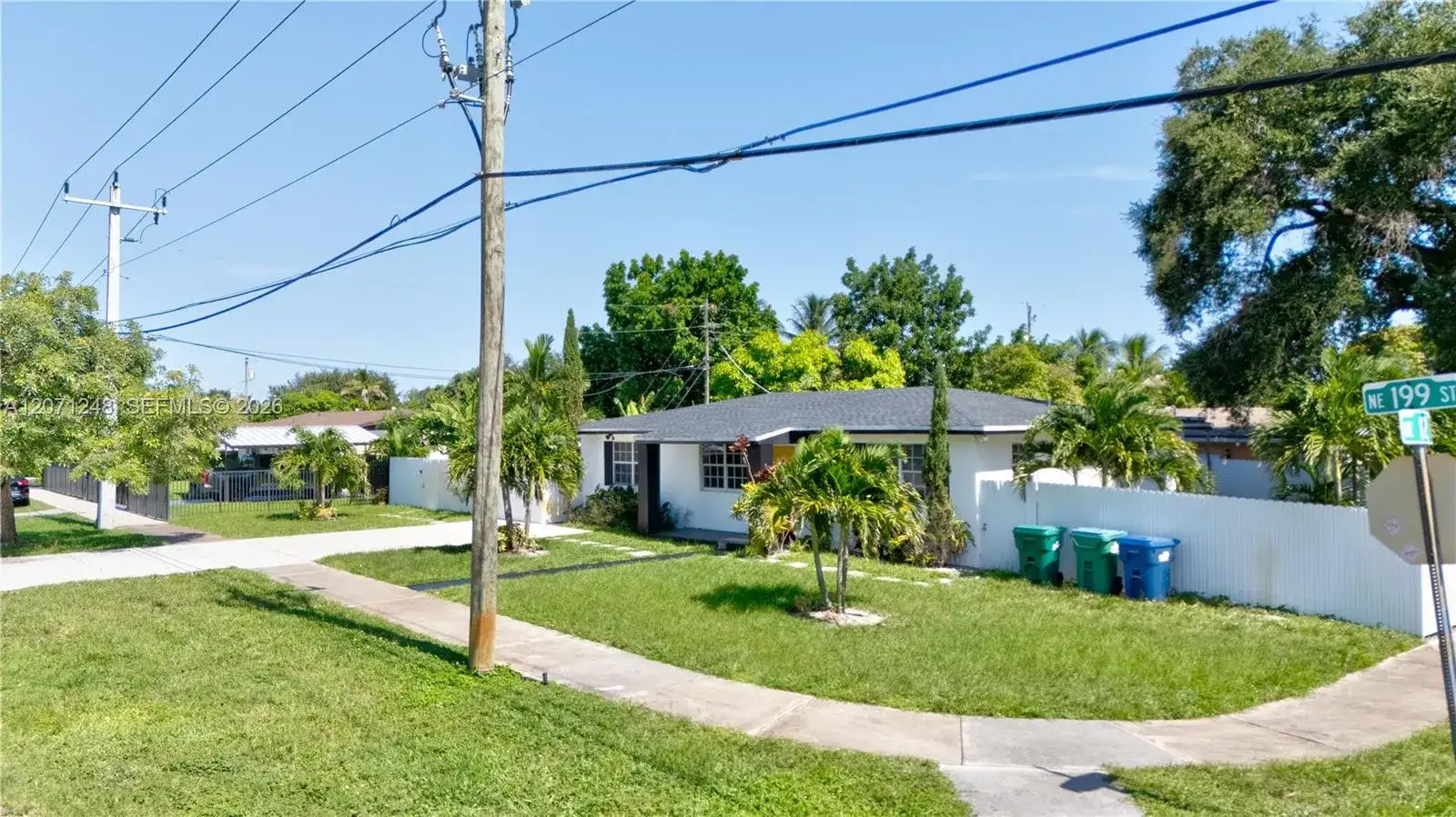 1298 NE 199th St, Miami FL 33179 photo 3
