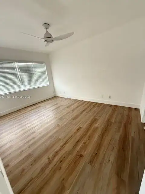 401 SE 10th St rear, Hallandale Beach FL 33009 photo 3