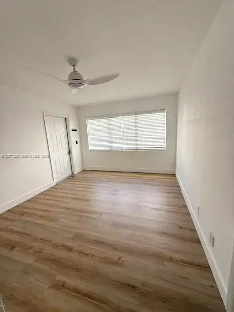 401 SE 10th St rear, Hallandale Beach FL 33009 photo 5
