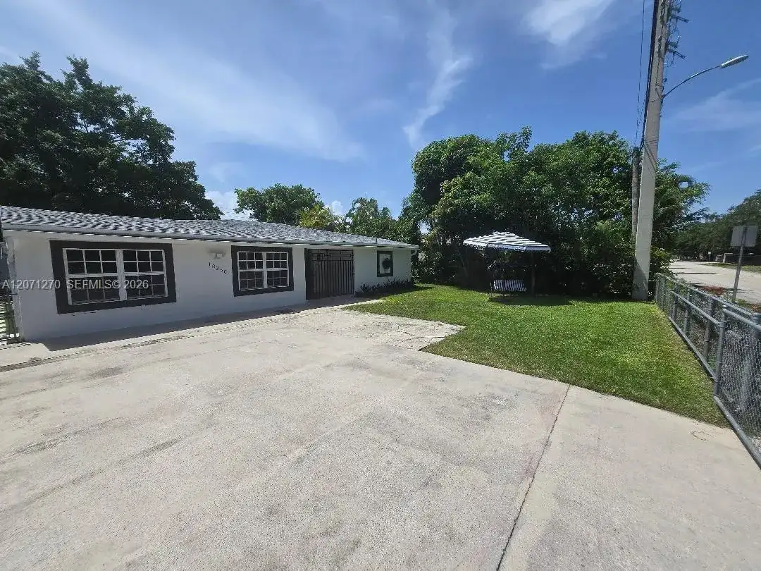 18360 NE 22nd Ave, North Miami Beach FL 33160 photo 2