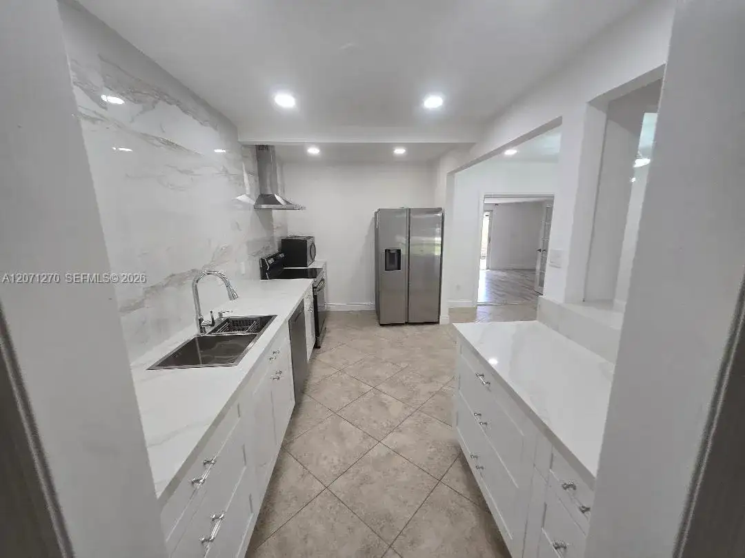 18360 NE 22nd Ave, North Miami Beach FL 33160 photo 3