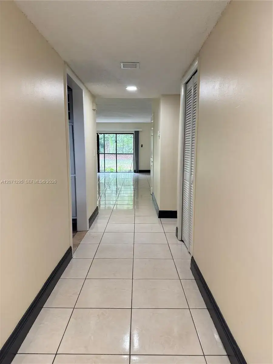 215 Lakeview Dr # 105, Weston FL 33326 photo 2
