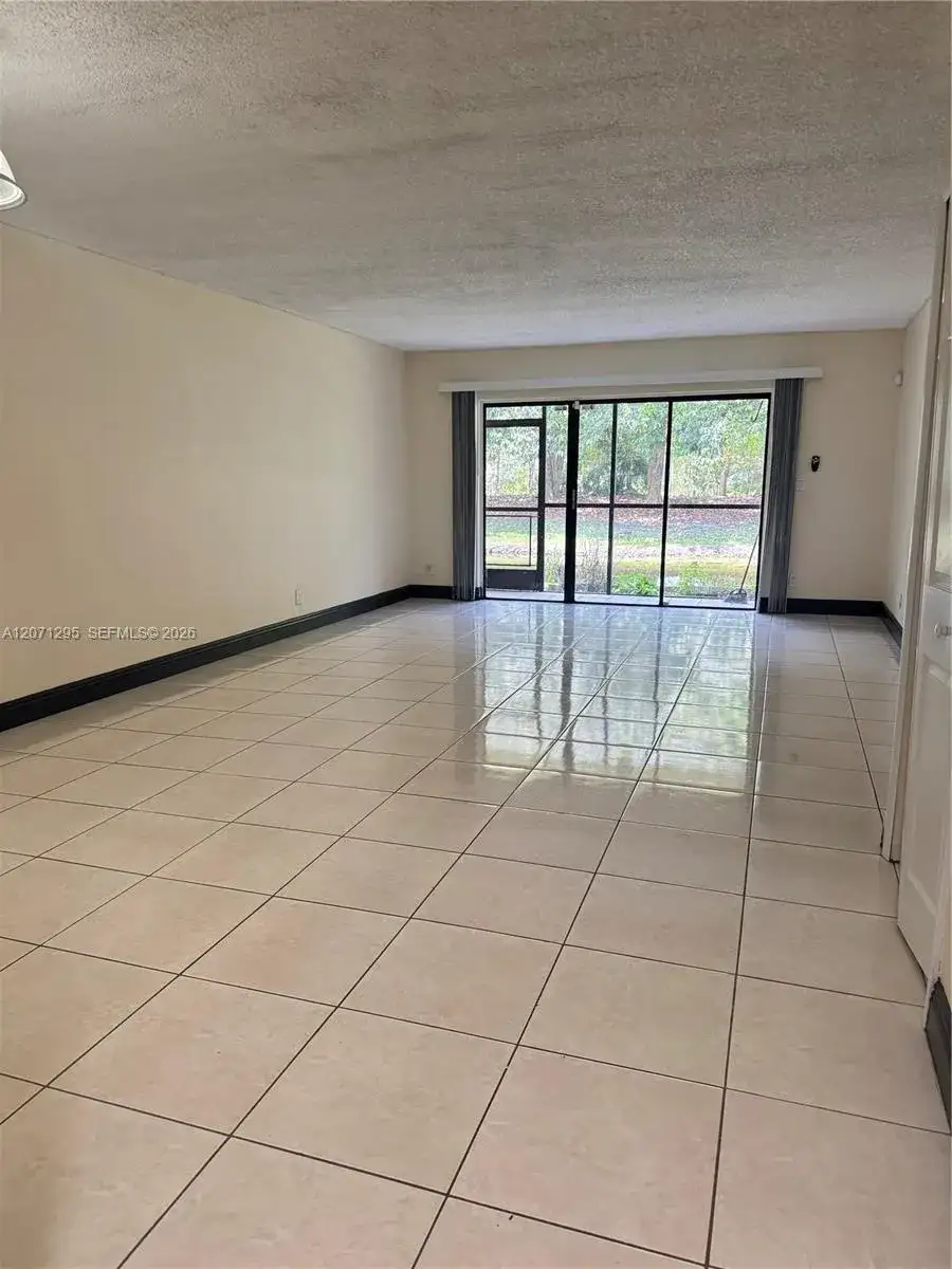 215 Lakeview Dr # 105, Weston FL 33326 photo 4