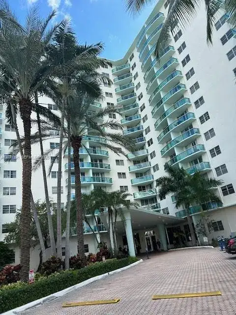 3801 S Ocean Dr # 2D, Hollywood FL 33019 photo 2