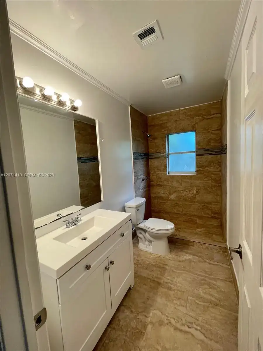 820 SE 12th St # 2, Fort Lauderdale FL 33316 photo 5