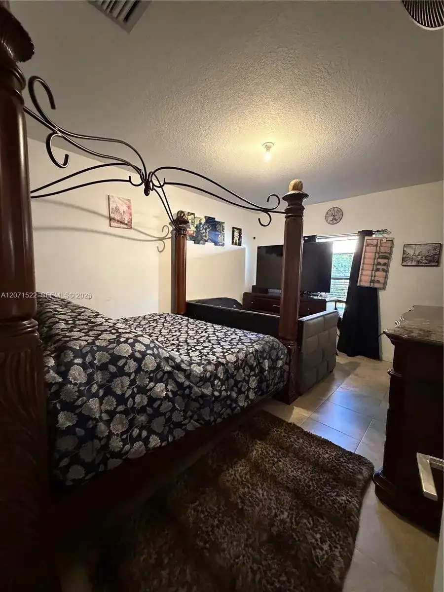 548 NE 5th Way, Florida City FL 33034 photo 5