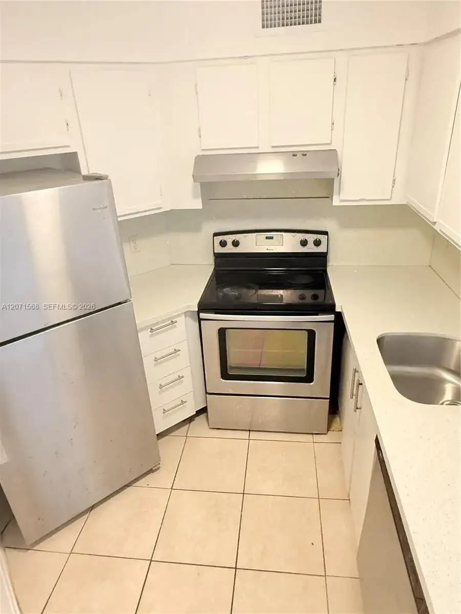 210 Lake Pointe Dr # 210, Oakland Park FL 33309 photo 4