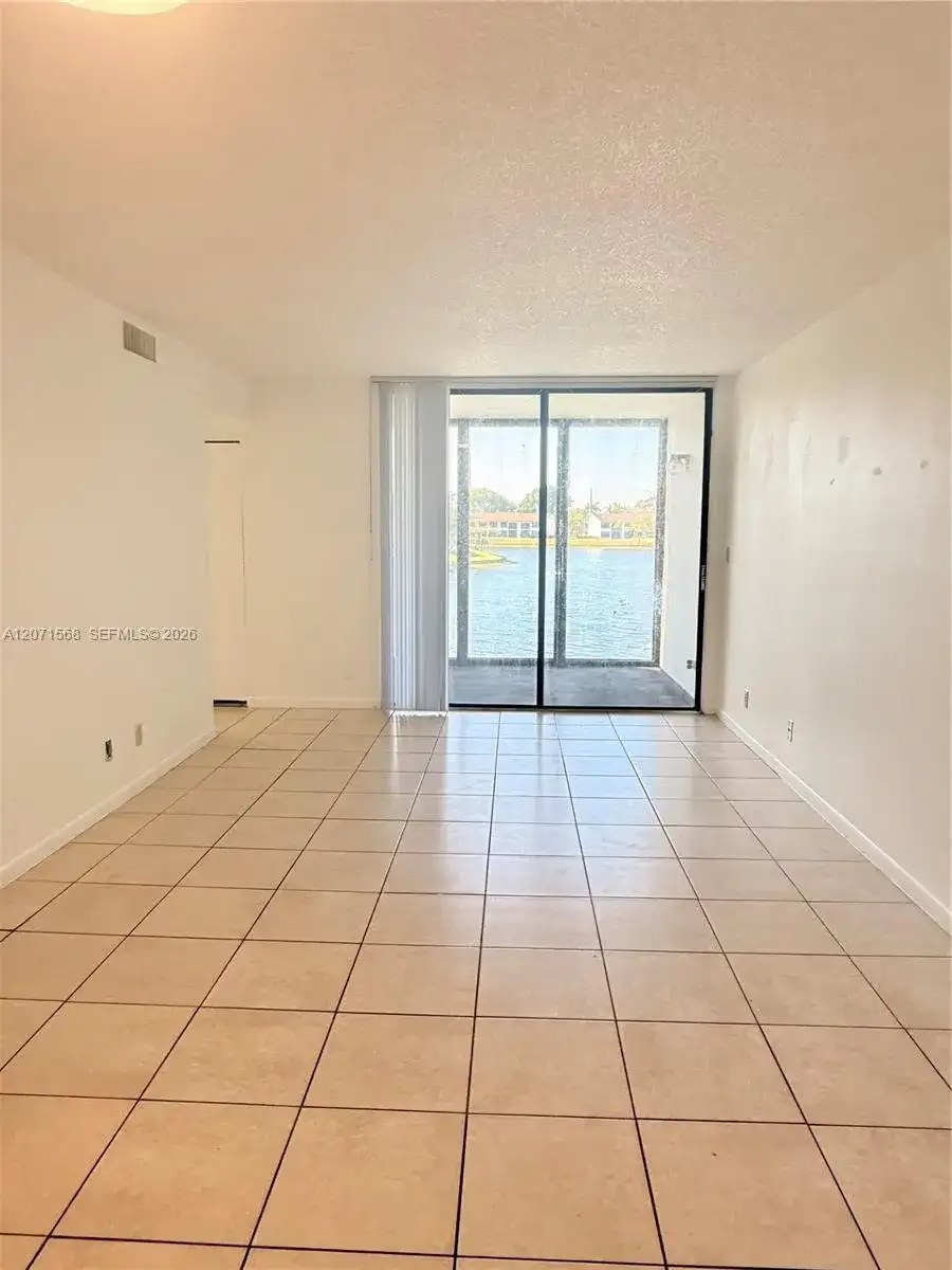 210 Lake Pointe Dr # 210, Oakland Park FL 33309 photo 5