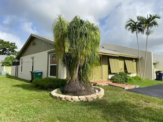 11942 SW 122nd Pl, Miami FL 33186 photo 2