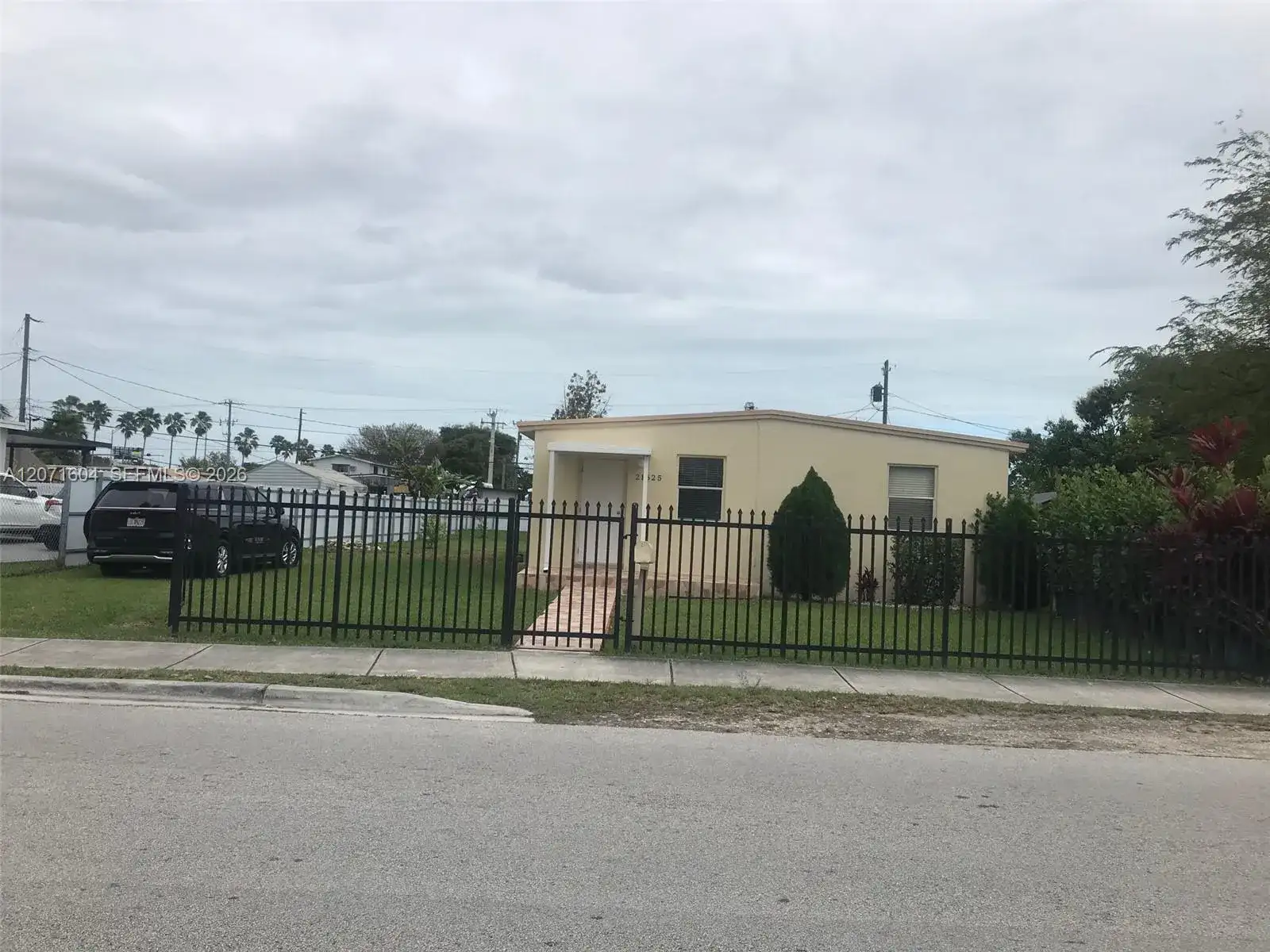 21625 SW 109th Ave, Miami FL 33170 photo 2