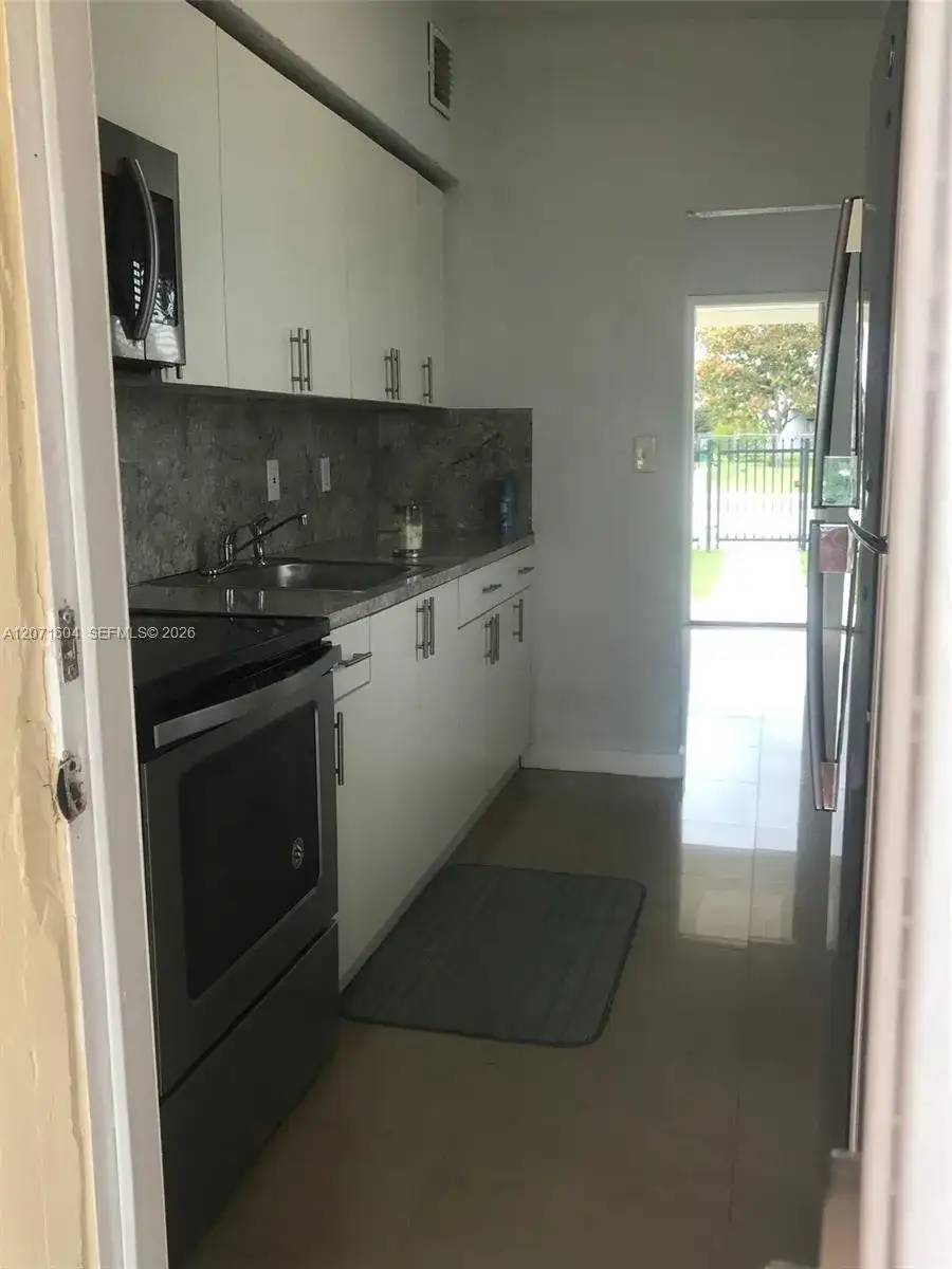 21625 SW 109th Ave, Miami FL 33170 photo 4