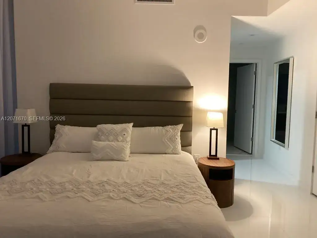 851 NE 1st Ave # 2501, Miami FL 33132 photo 4