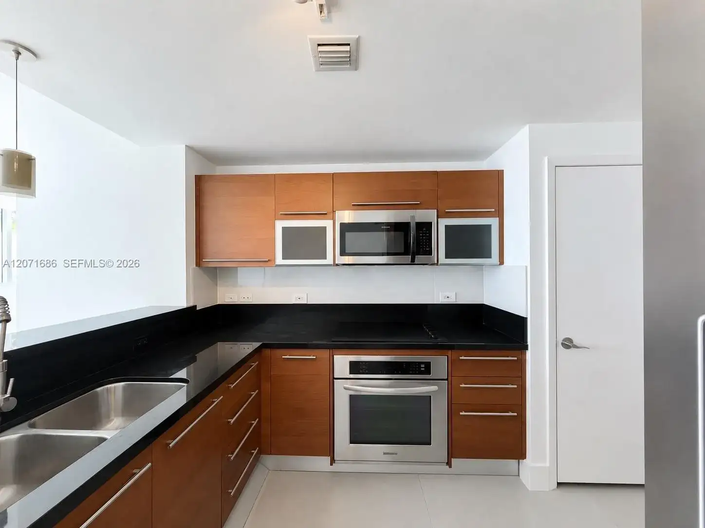 244 Biscayne Blvd # 3903, Miami FL 33132 photo 4