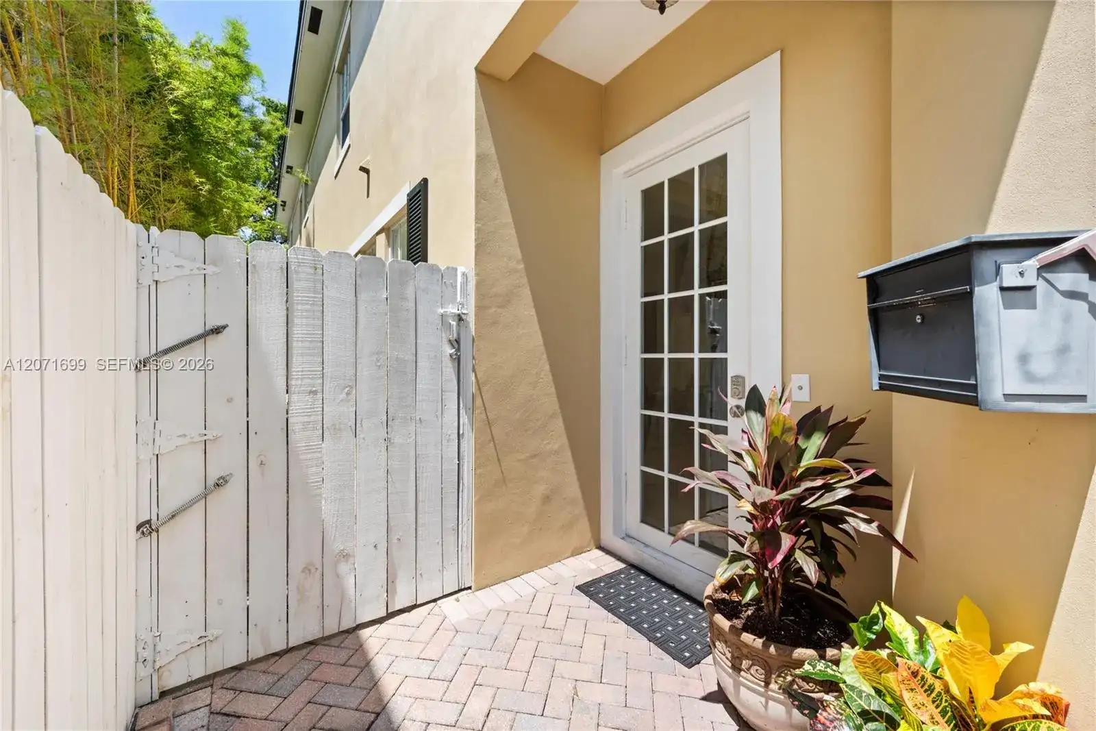 423 SW 16th St, Fort Lauderdale FL 33315 photo 2