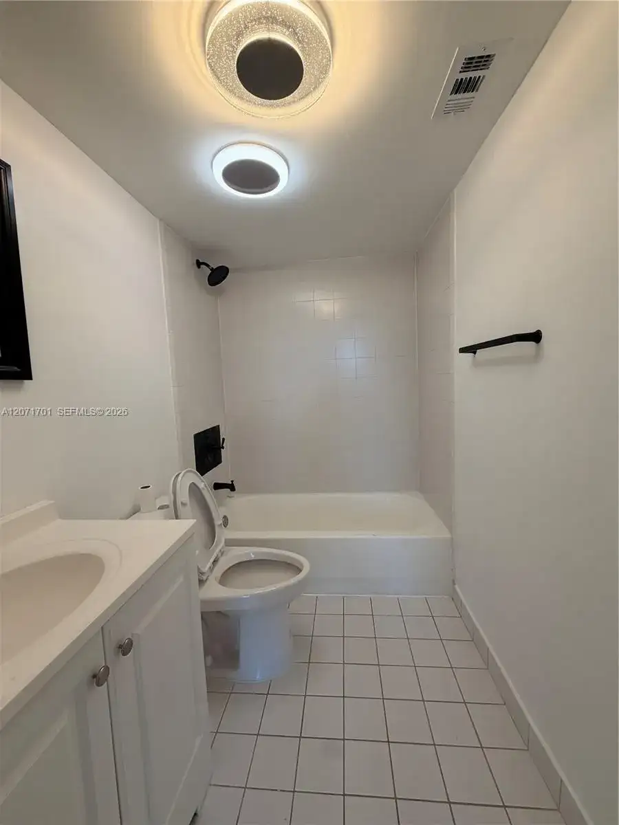 1010 NW 11th St # 507, Miami FL 33136 photo 3