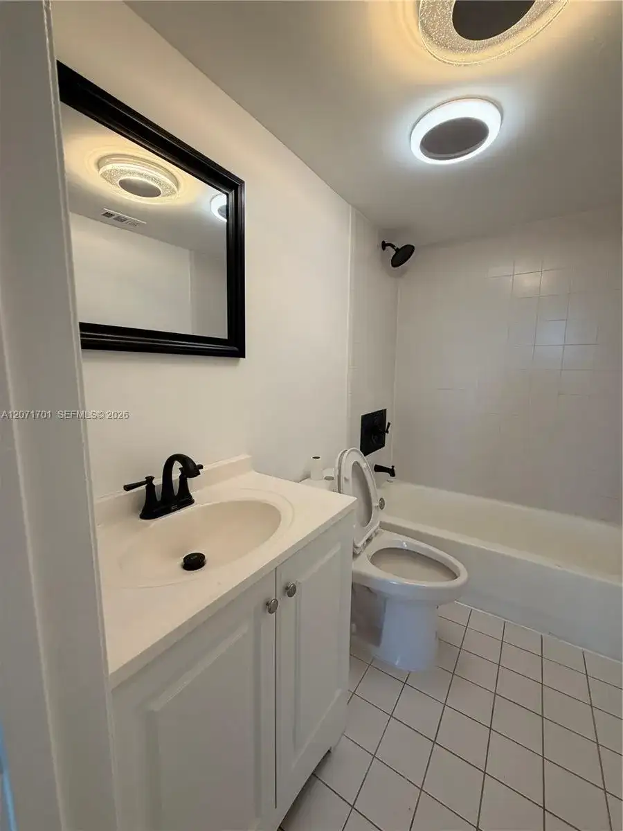 1010 NW 11th St # 507, Miami FL 33136 photo 4