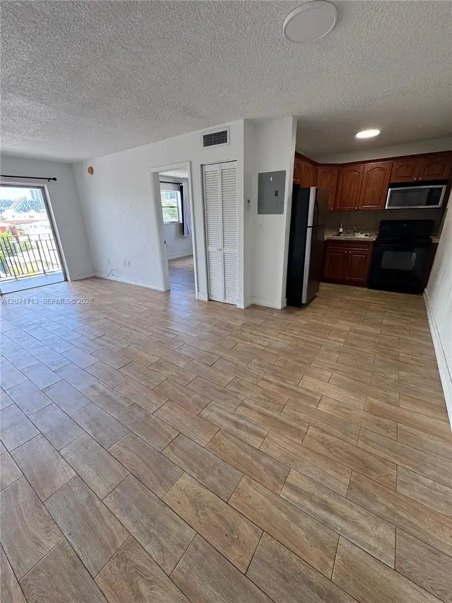 444 SW 4th St # 402, Miami FL 33130 photo 4