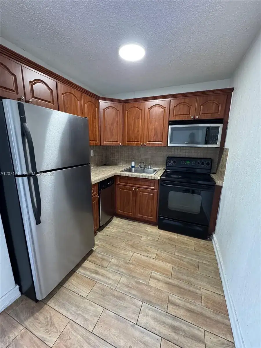 444 SW 4th St # 402, Miami FL 33130 photo 5
