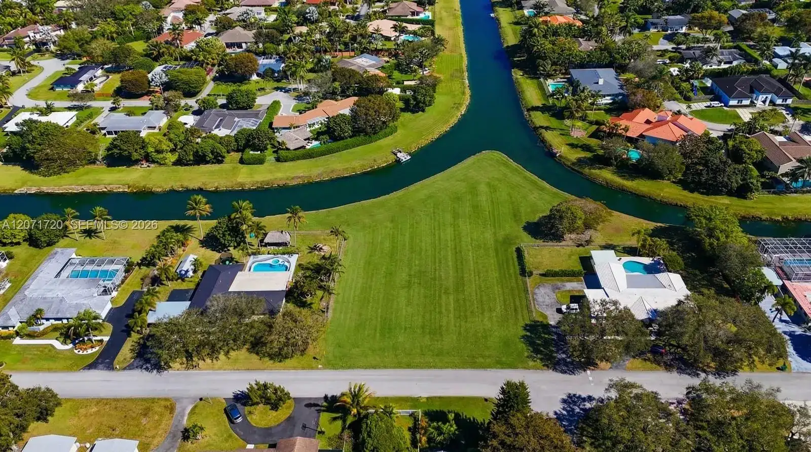 17325 SW 84 Ave, Palmetto Bay FL 33157 photo 2
