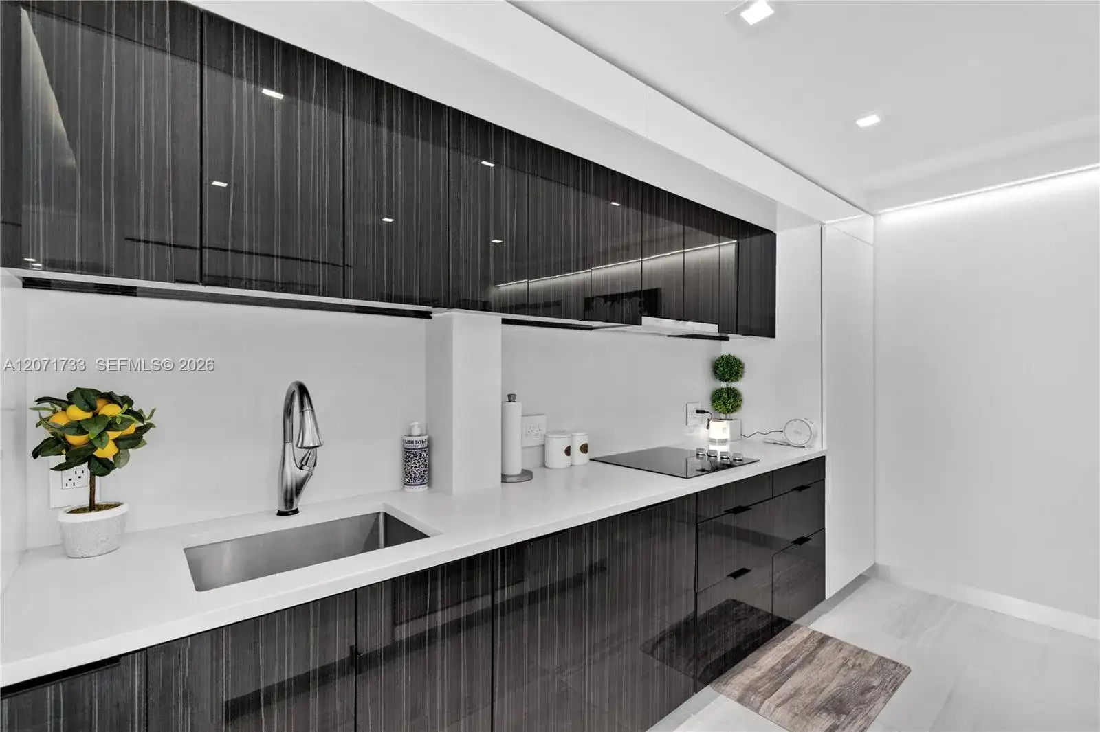 5555 Collins Ave # 5A, Miami Beach FL 33140 photo 2
