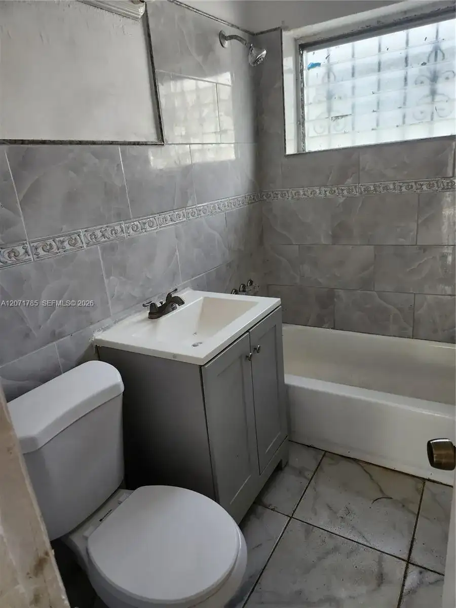 6950 NW 6th Ct, Miami FL 33150 photo 2