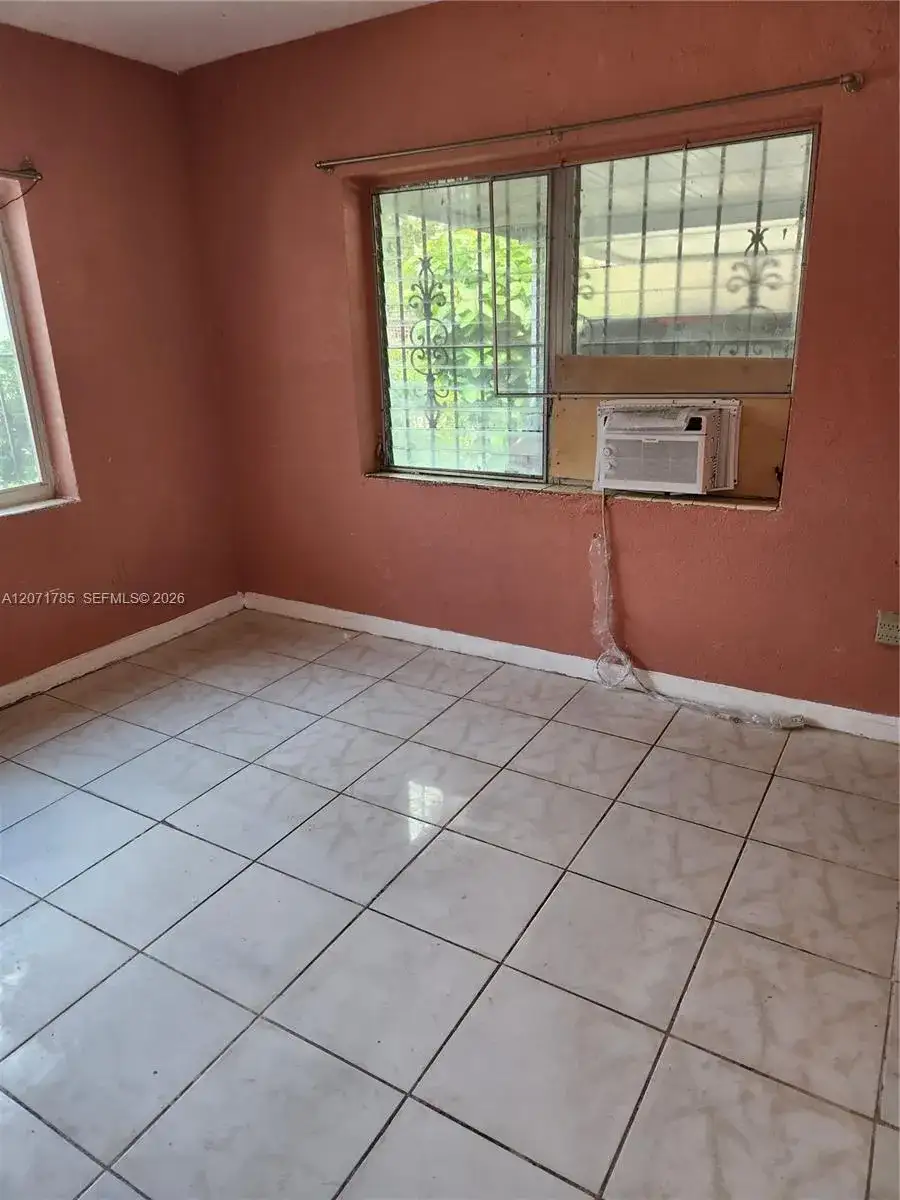 6950 NW 6th Ct, Miami FL 33150 photo 3