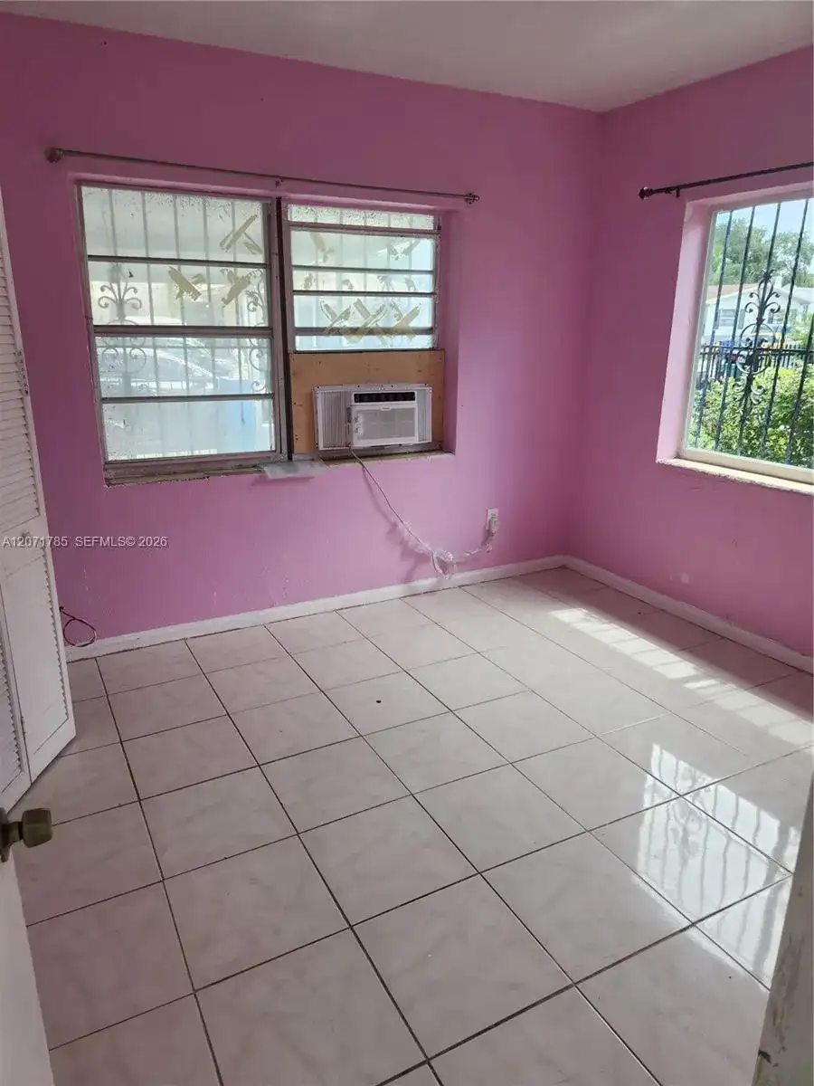 6950 NW 6th Ct, Miami FL 33150 photo 4
