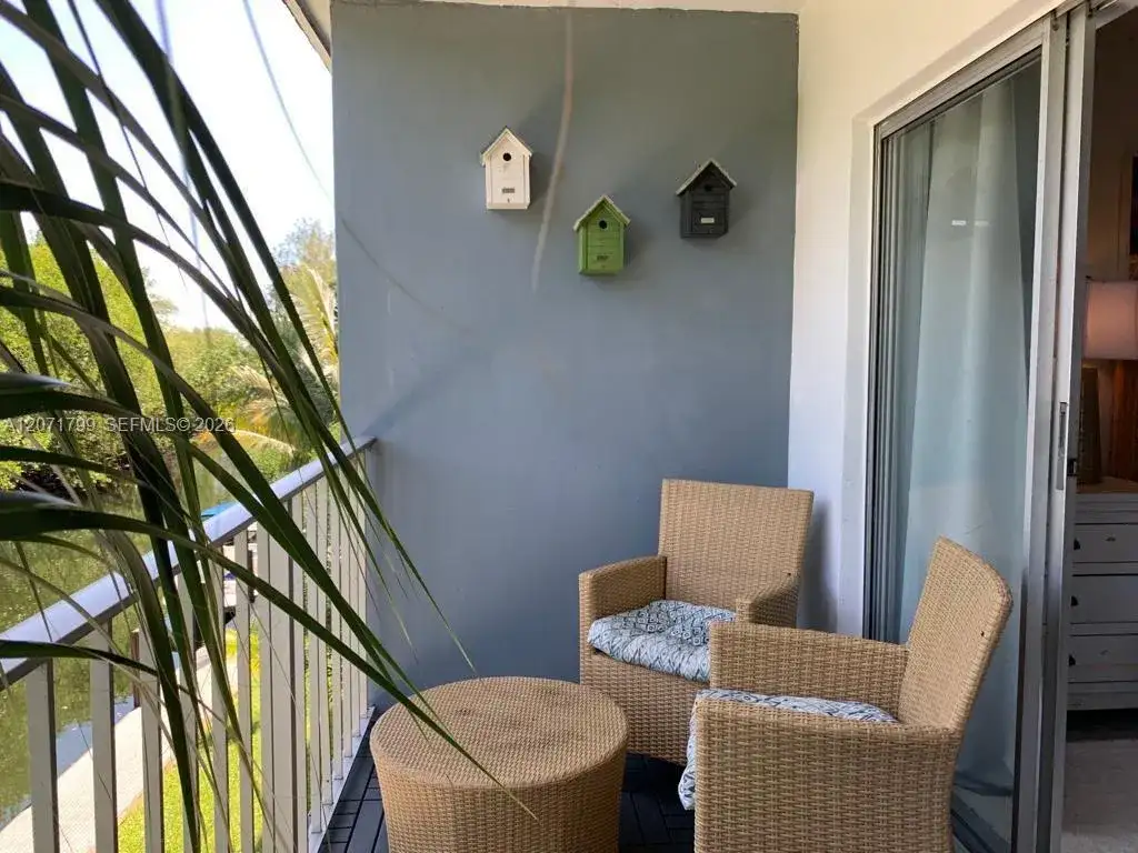 1860 Venice Park Dr # 206, North Miami FL 33181 photo 3