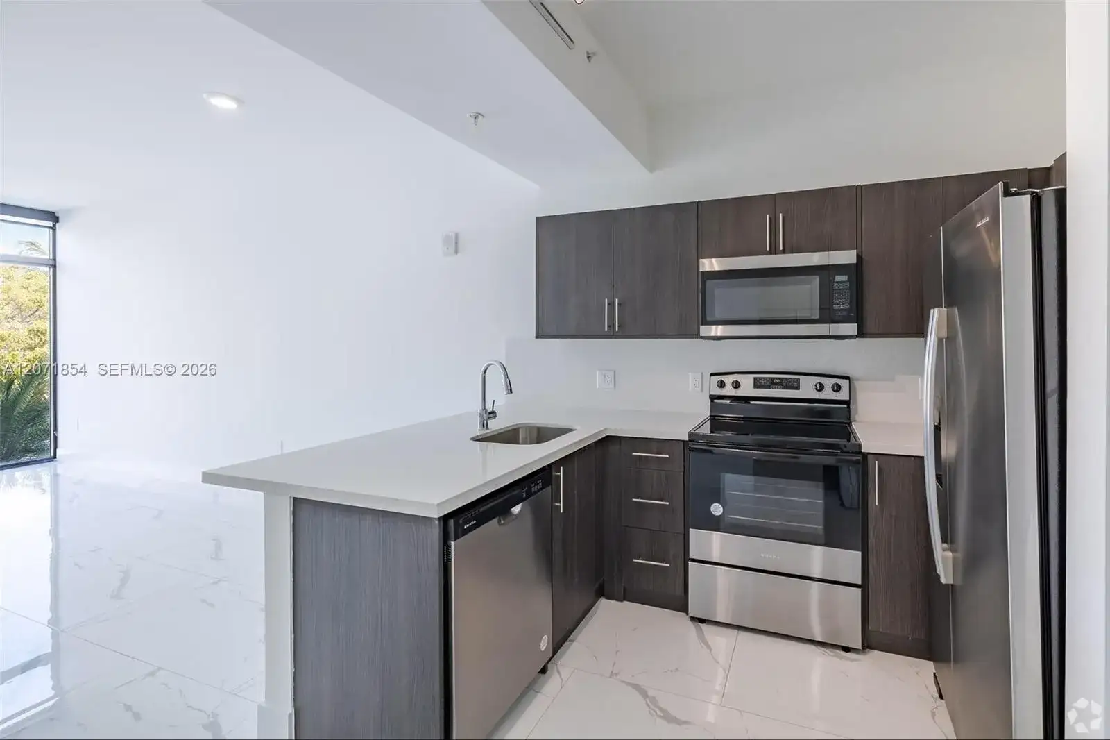 1 Curtiss Pkwy # 313, Miami Springs FL 33166 photo 2