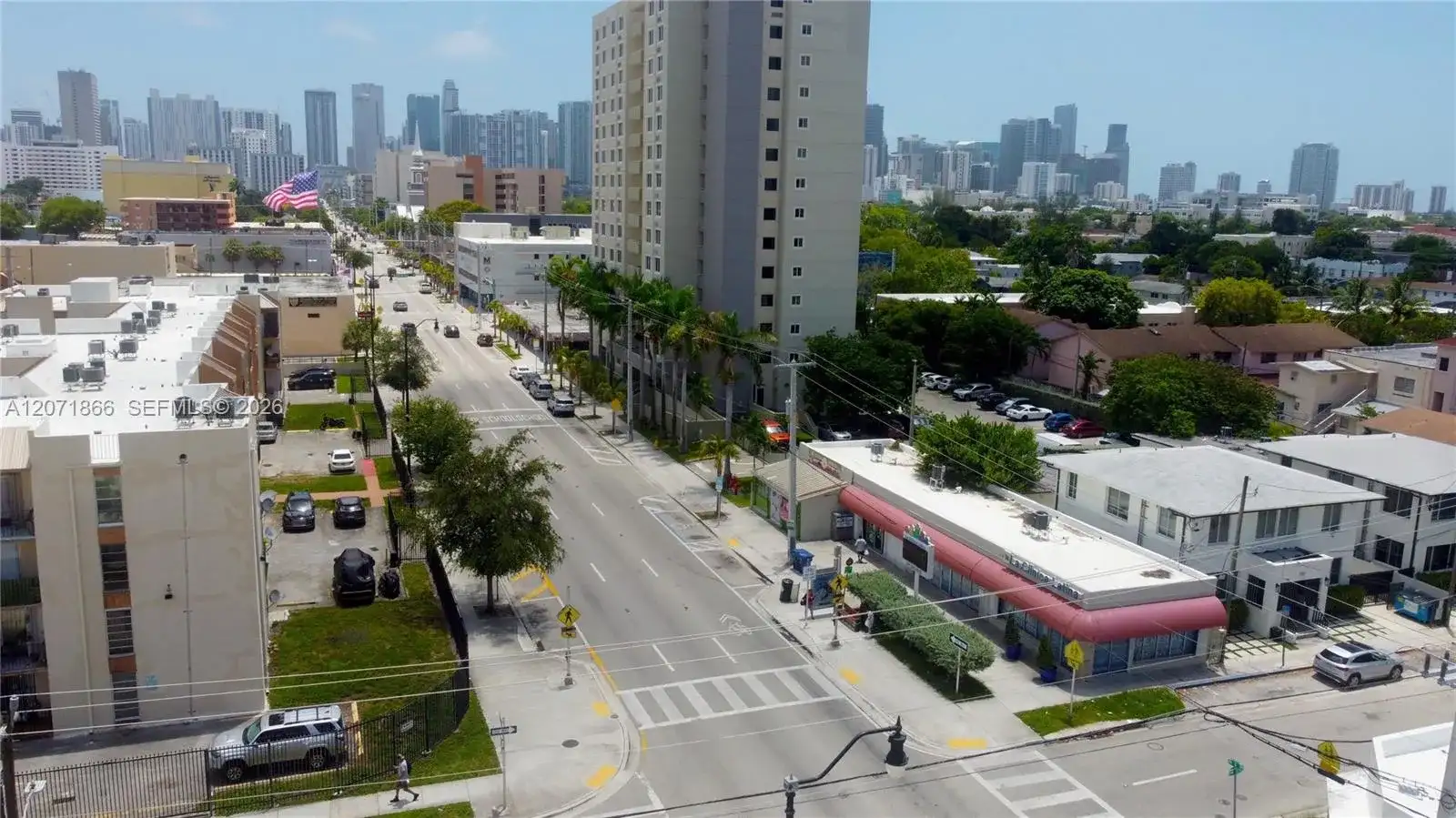 1058 SW 1st St, Miami FL 33130 photo 2