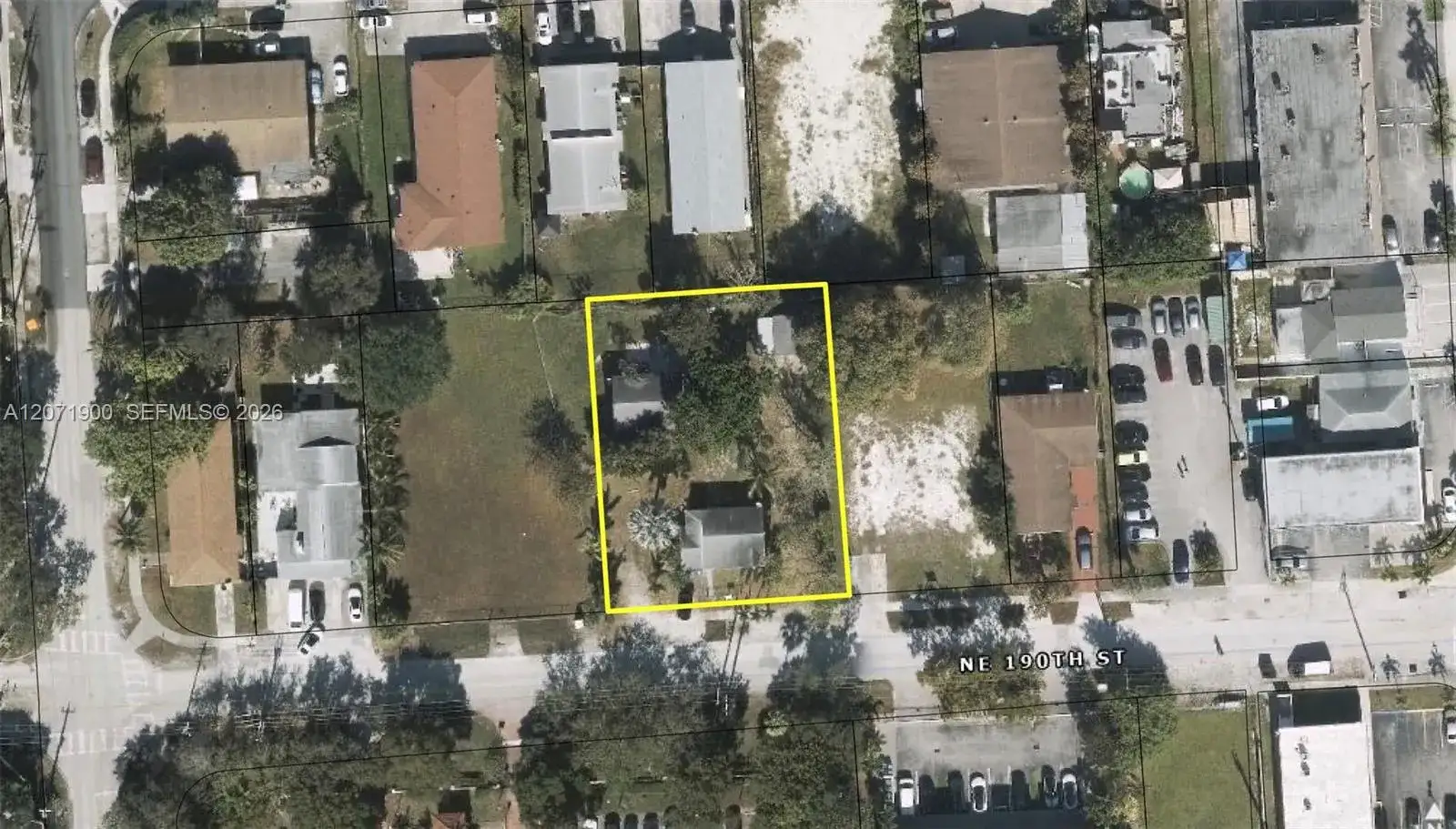 2549 NE 190th St, Miami FL 33180 photo 2