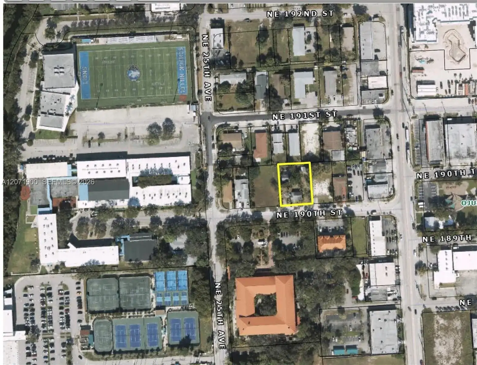 2549 NE 190th St, Miami FL 33180 photo 3
