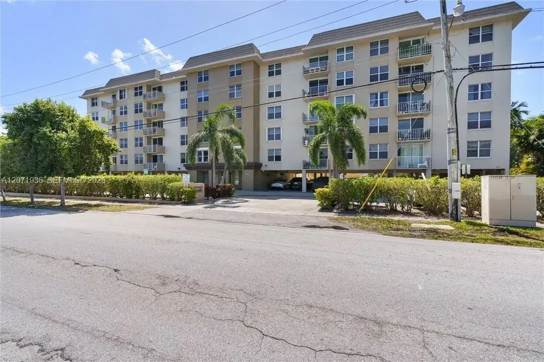 1050 SE 15th St # 202, Fort Lauderdale FL 33316 photo 3