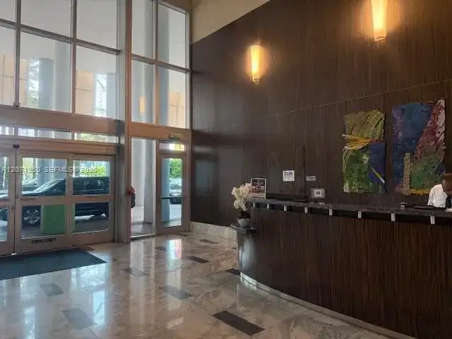 185 SW 7th St # 3803, Miami FL 33130 photo 2