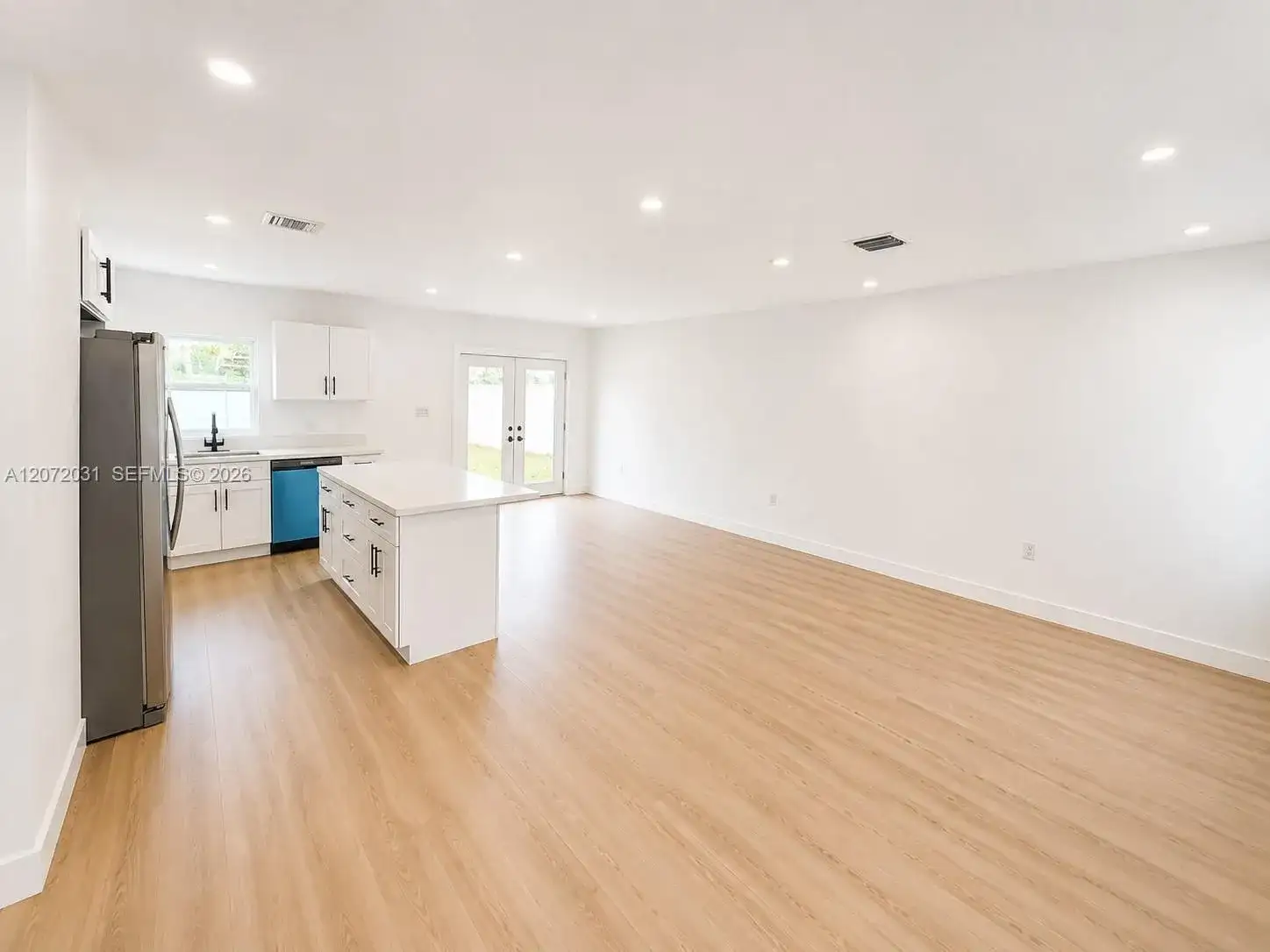 1870 NE 154th Ter, North Miami Beach FL 33162 photo 2