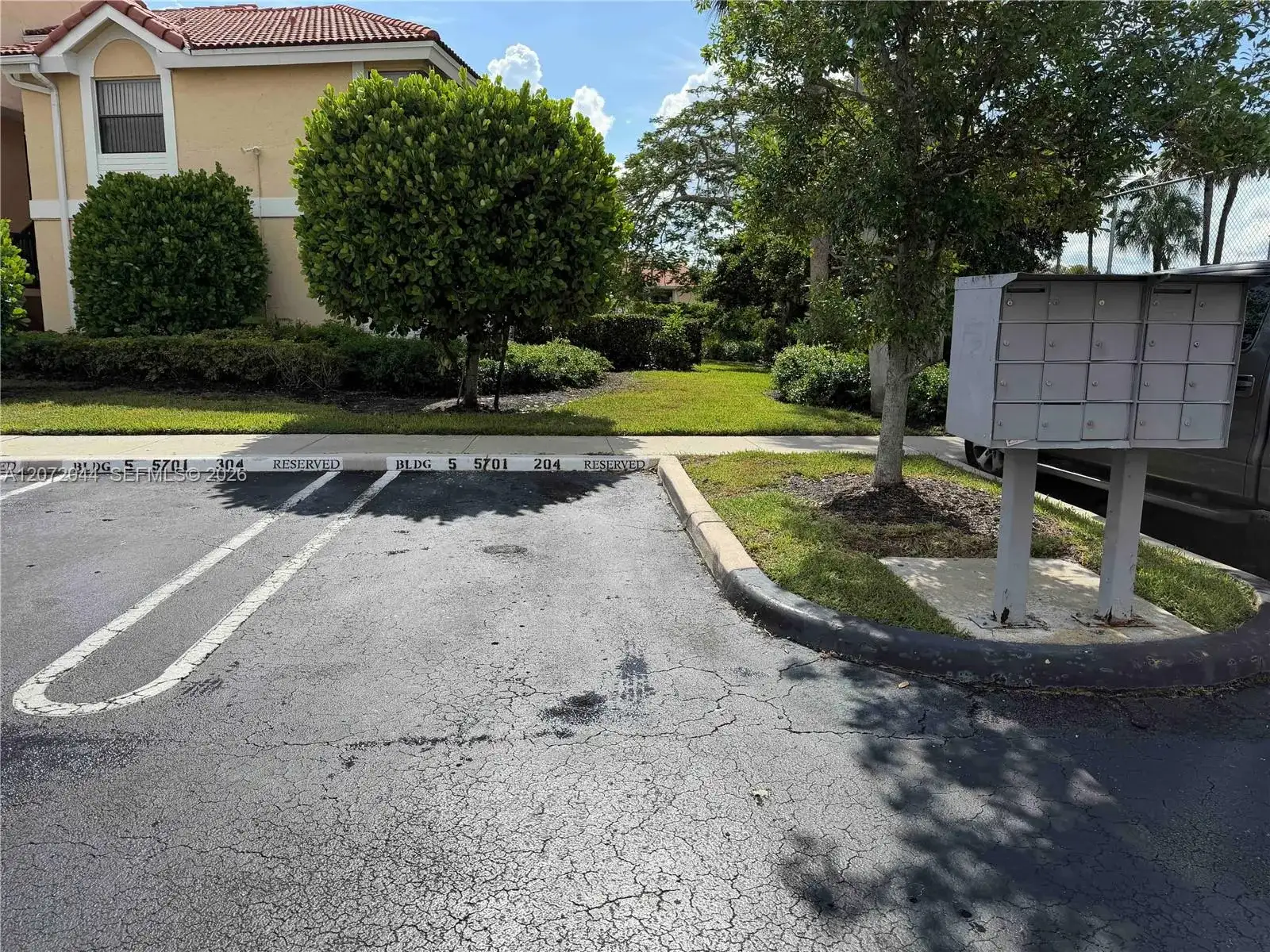 5701 Riverside Dr, Coral Springs FL 33067 photo 2