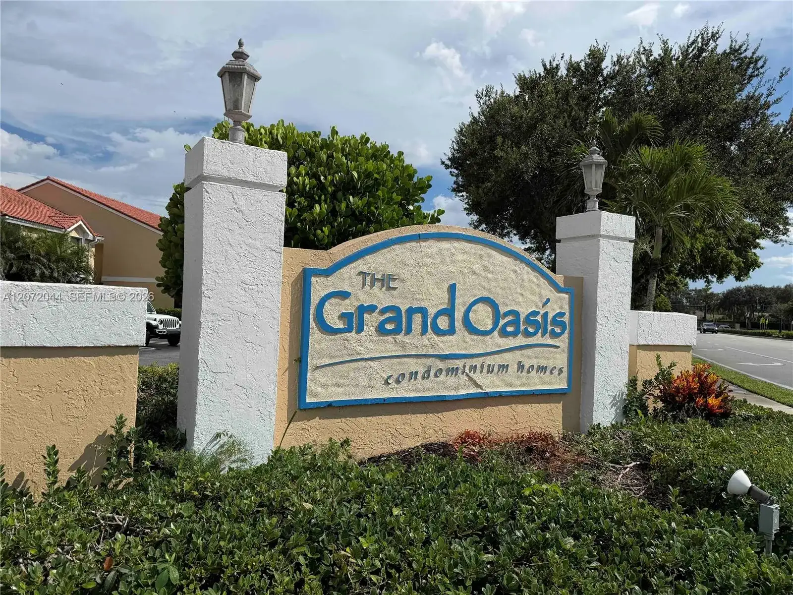 5701 Riverside Dr, Coral Springs FL 33067 photo 3
