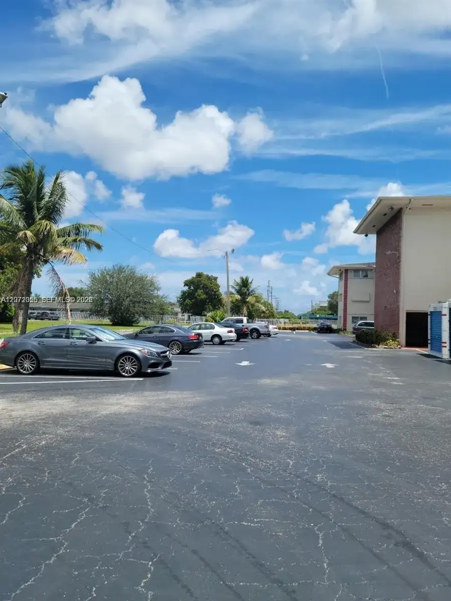 4730 NW 10th Ct # 302, Plantation FL 33313 photo 3