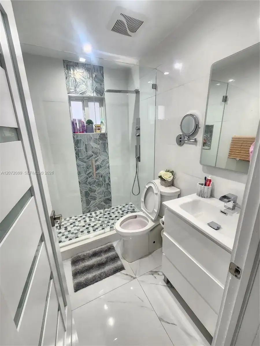 98XX NW 122nd Ter, Hialeah Gardens FL 33018 photo 4
