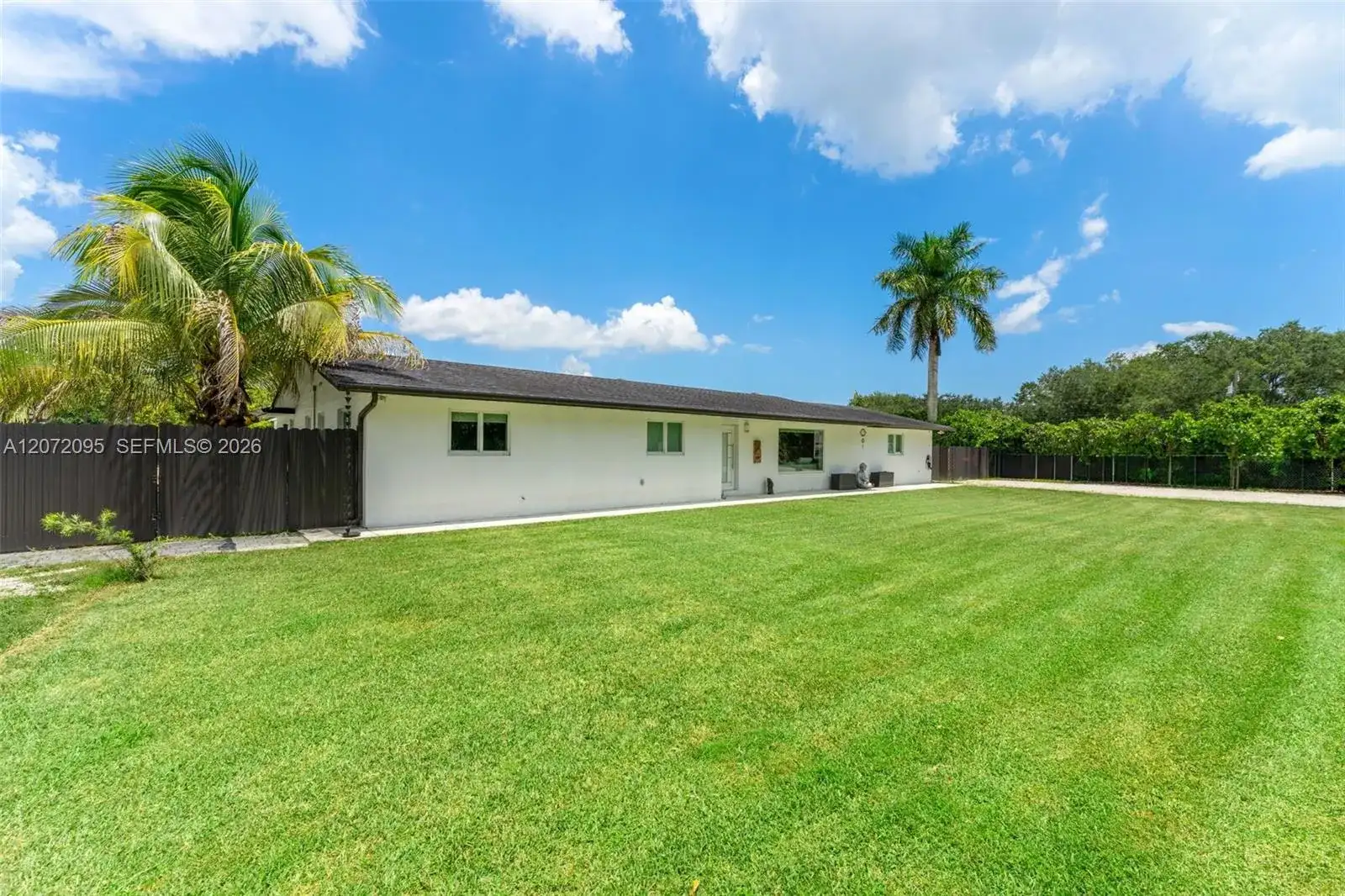 18725 SW 218th St, Miami FL 33170 photo 2