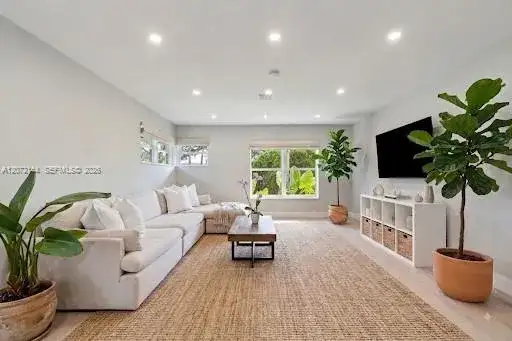 10650 NE 11th Ct, Miami Shores FL 33138 photo 5