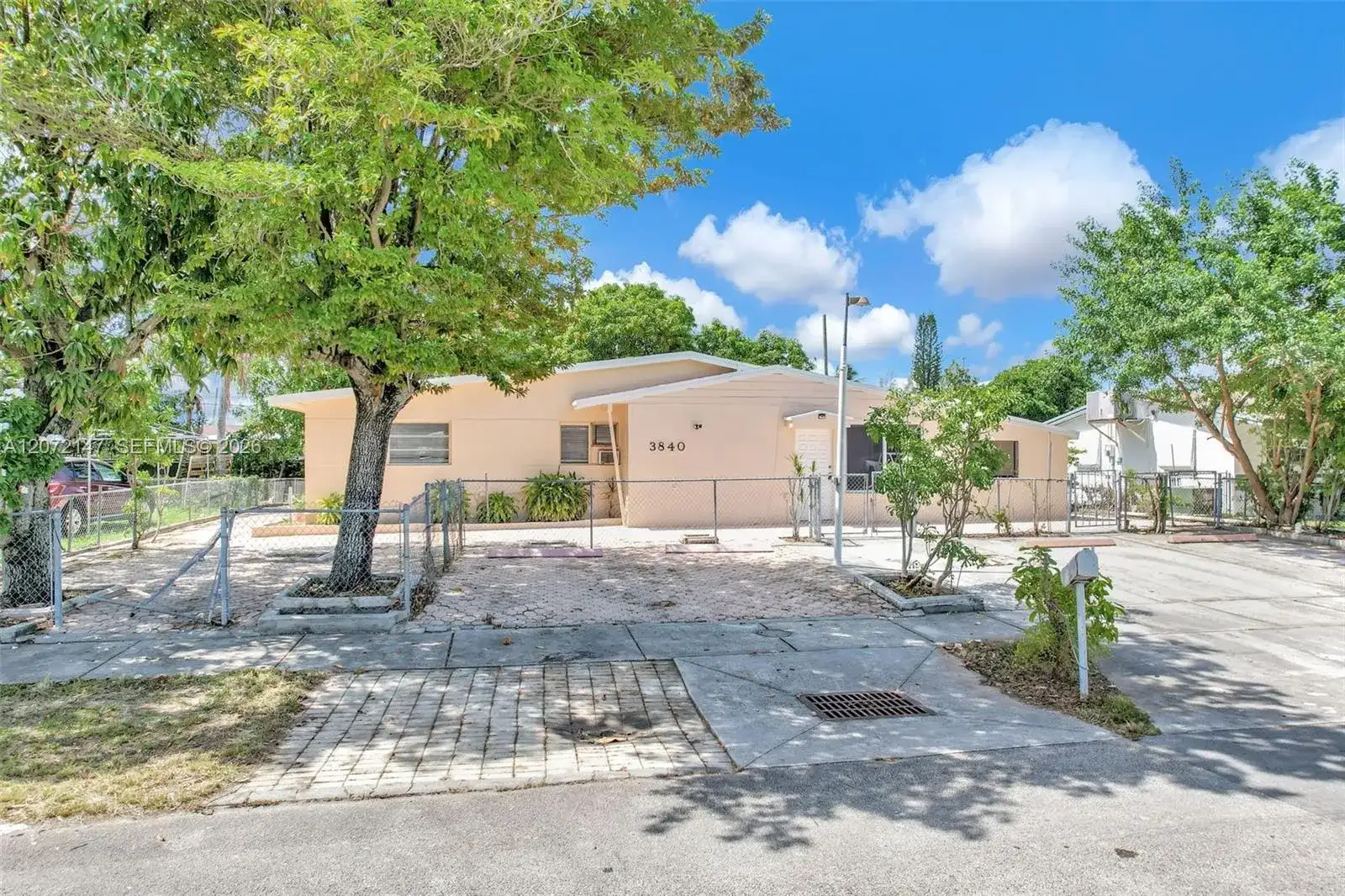 3840 SW 31st Ct, West Park FL 33023 photo 3