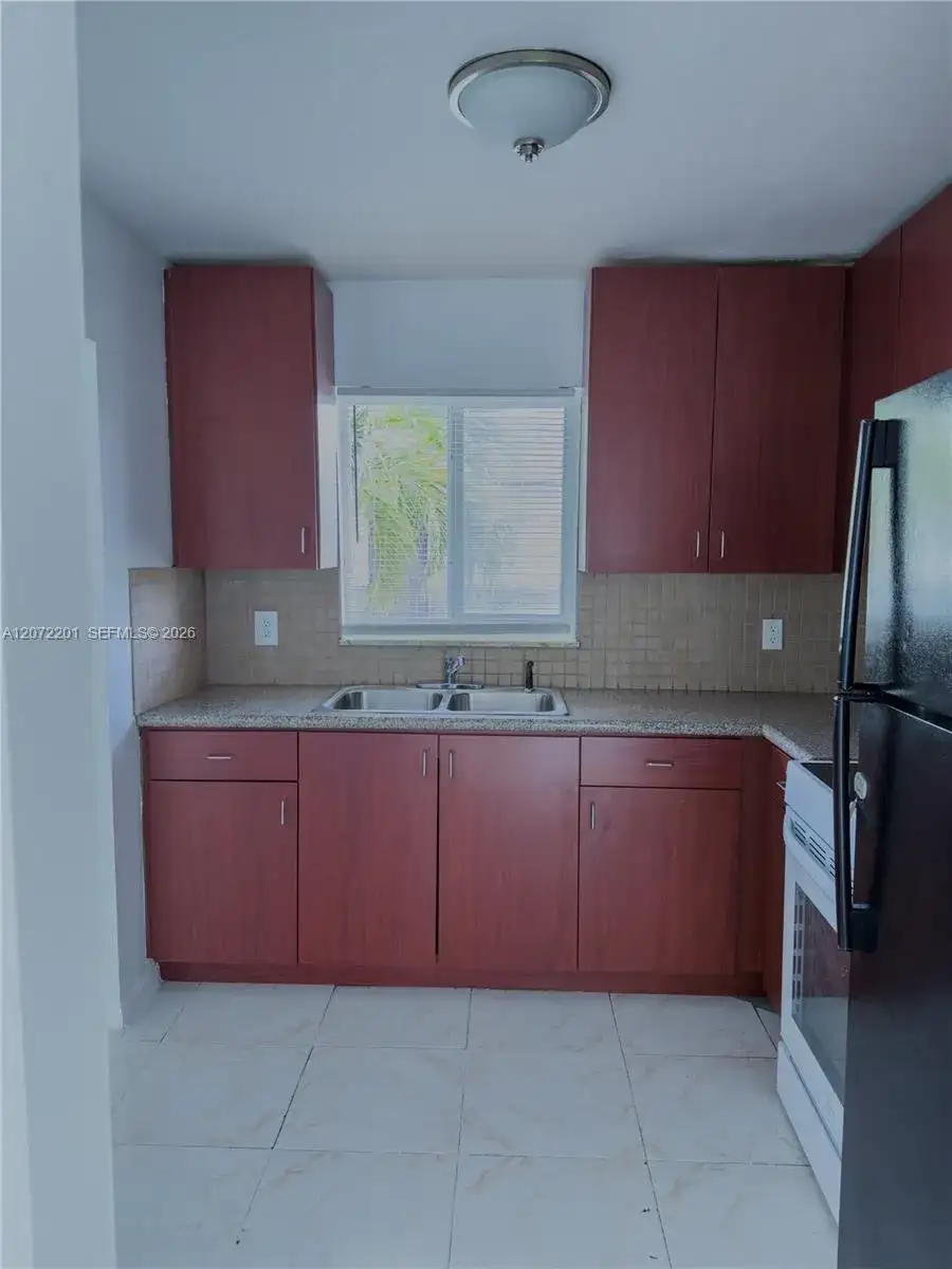 7280 NW 38th St # A2, Hollywood FL 33024 photo 2