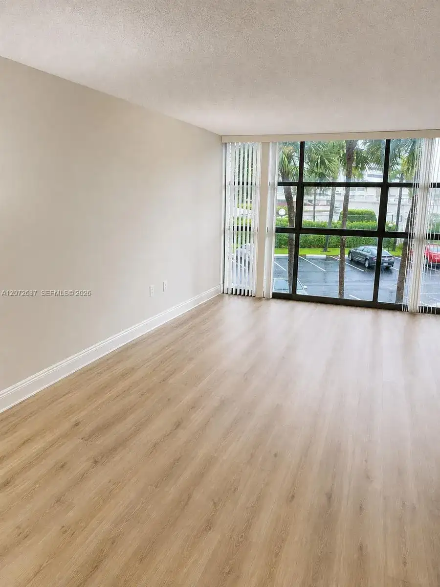 600 Parkview Dr # 224, Hallandale Beach FL 33009 photo 5