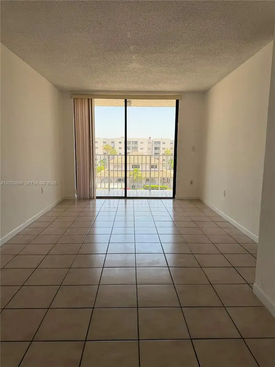 8145 NW 7th St # 406, Miami FL 33126 photo 2