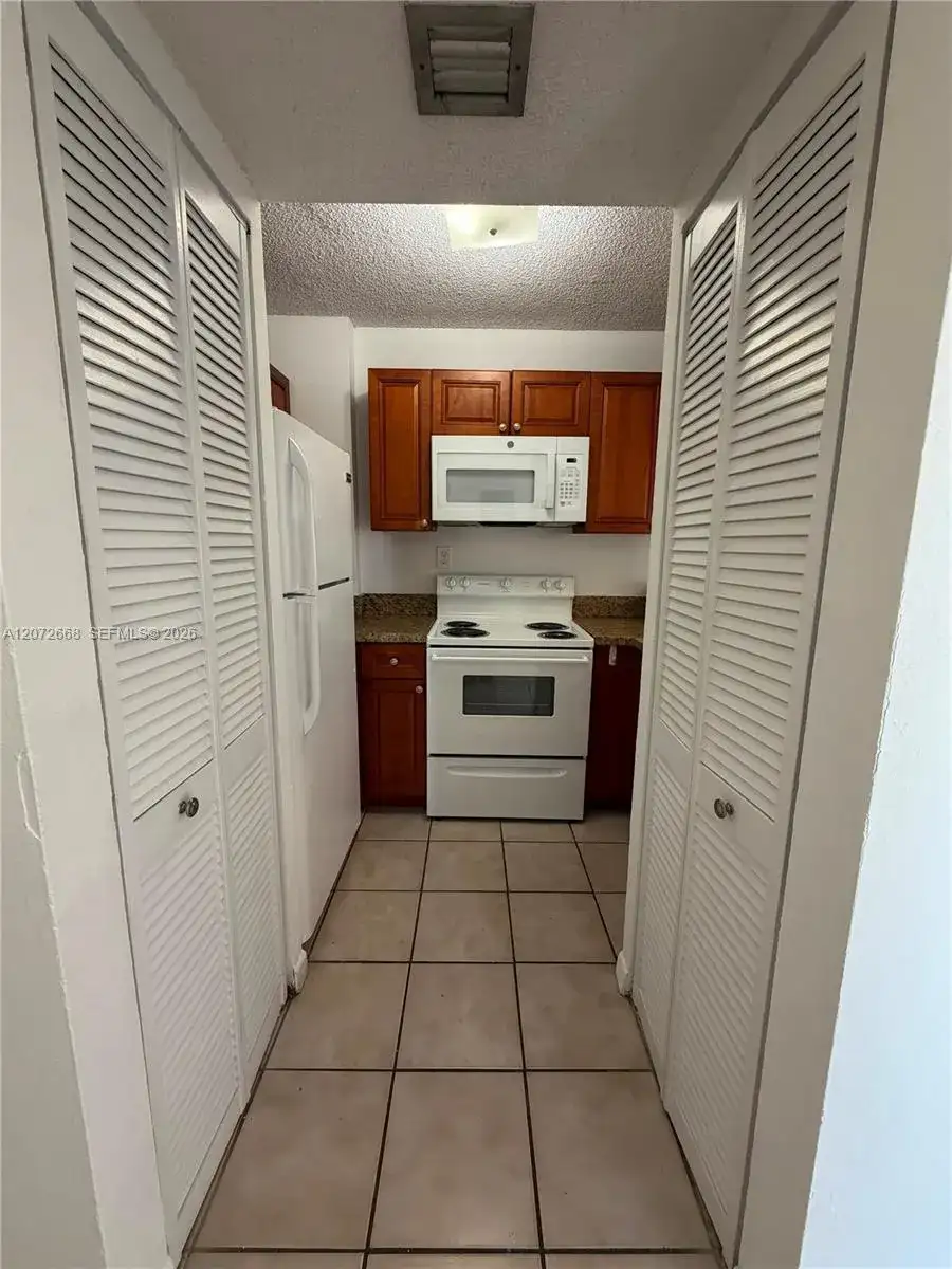 8145 NW 7th St # 406, Miami FL 33126 photo 4
